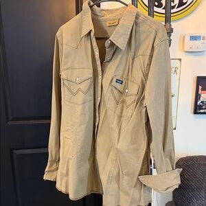 XL Wrangler Women’s Light Brown button down shirt